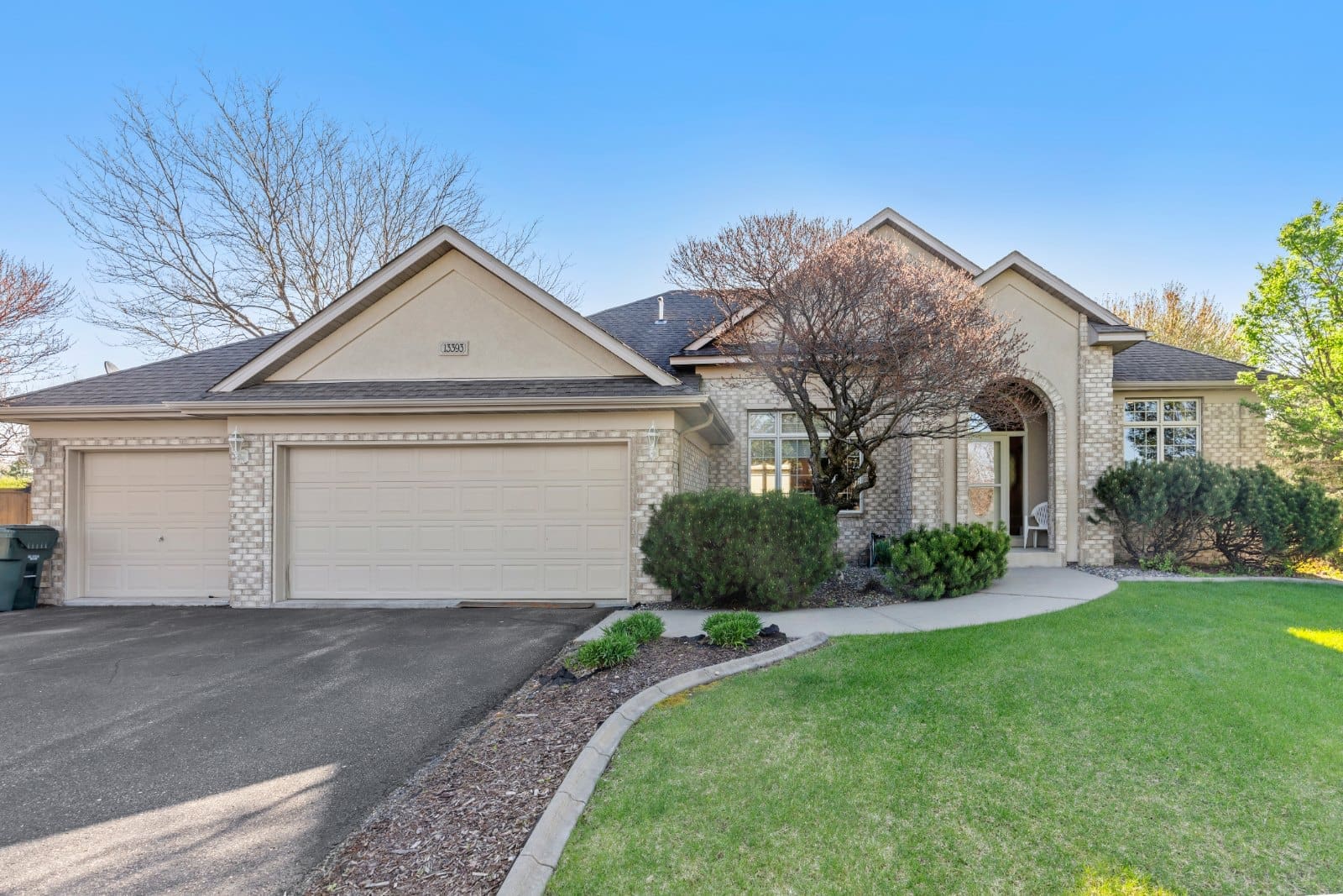 Stucco painting project on Danube Cir in Rosemount, MN by Paris Painting