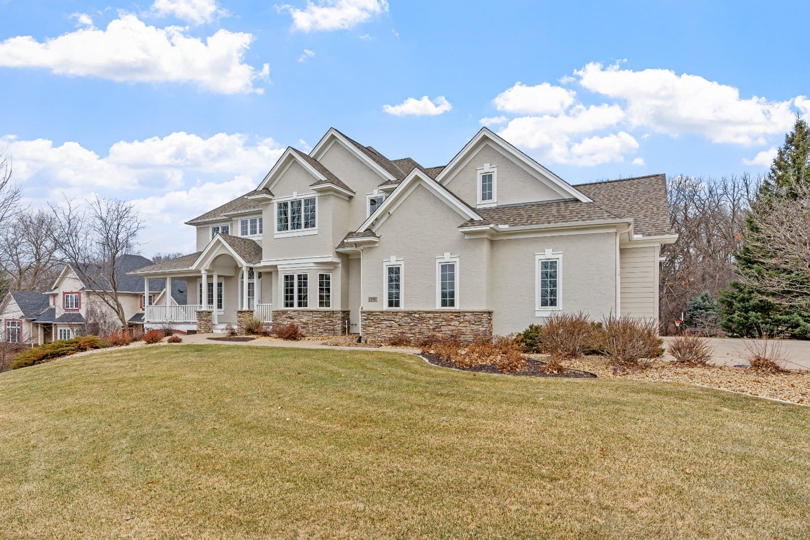 Stucco painting project on Danube Ln in Rosemount, MN by Paris Painting